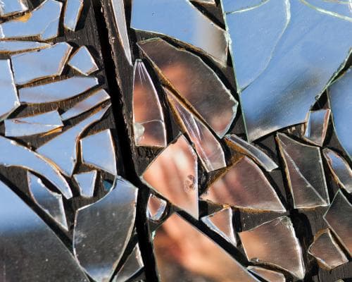 AI Chatbots' Dark Side: Study Reveals How Some Models Fuel Mental Health Concerns